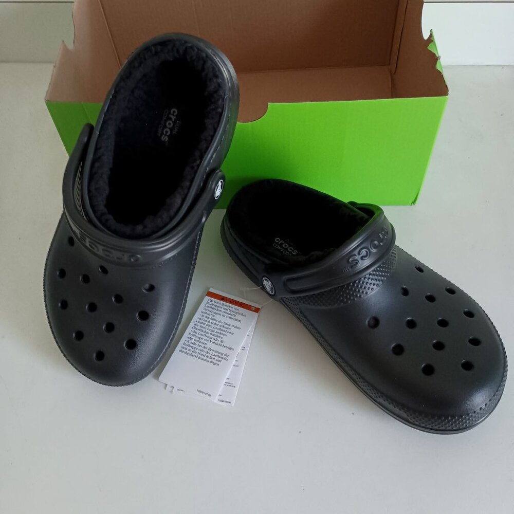 NWT Crocs classic adult fur lined clogs, black, women's 6 men's 4 - Picture 2 of 6